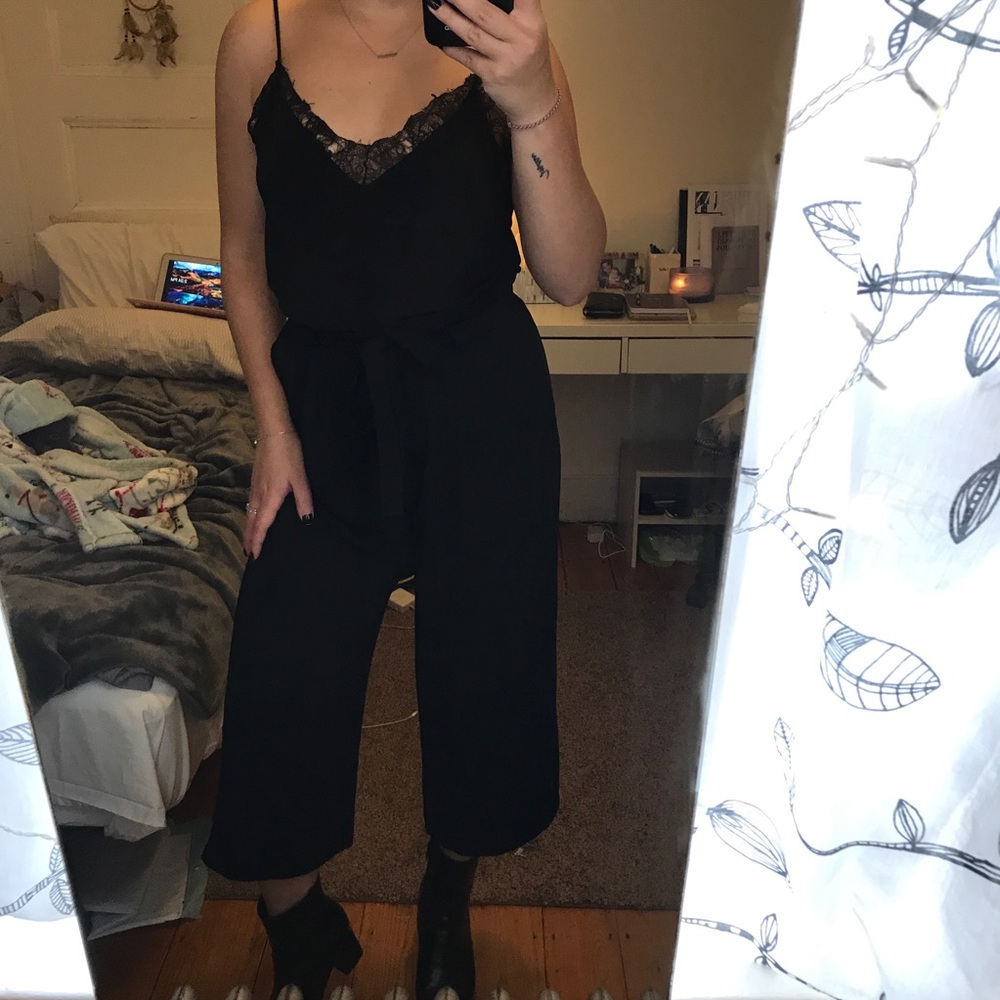 Black trouser with belt